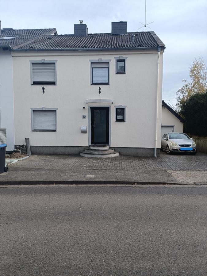 Haus Langert - Einfamilienhaus Mit Terrasse Und Garten Zur Alleinigen Nutzung Baesweiler Bagian luar foto
